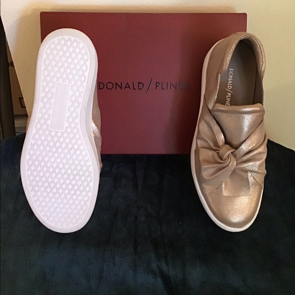 Donald Pliner Slip on Casual Women’s Shoe 8M